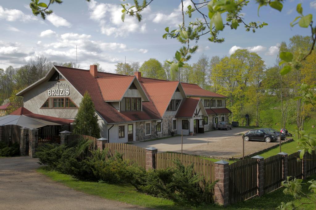 Park Hotel Bruzis Smiltene Eksteriør bilde